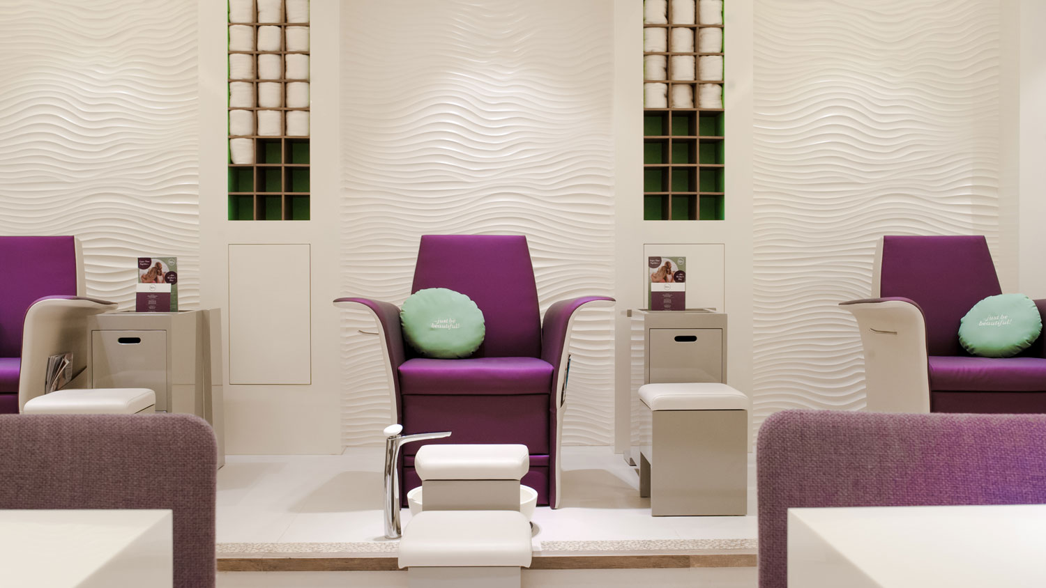 High-end-materials-and-contemporary-aesthetics-define-the-beauty-salons-sophisticated-ambiance.jpg